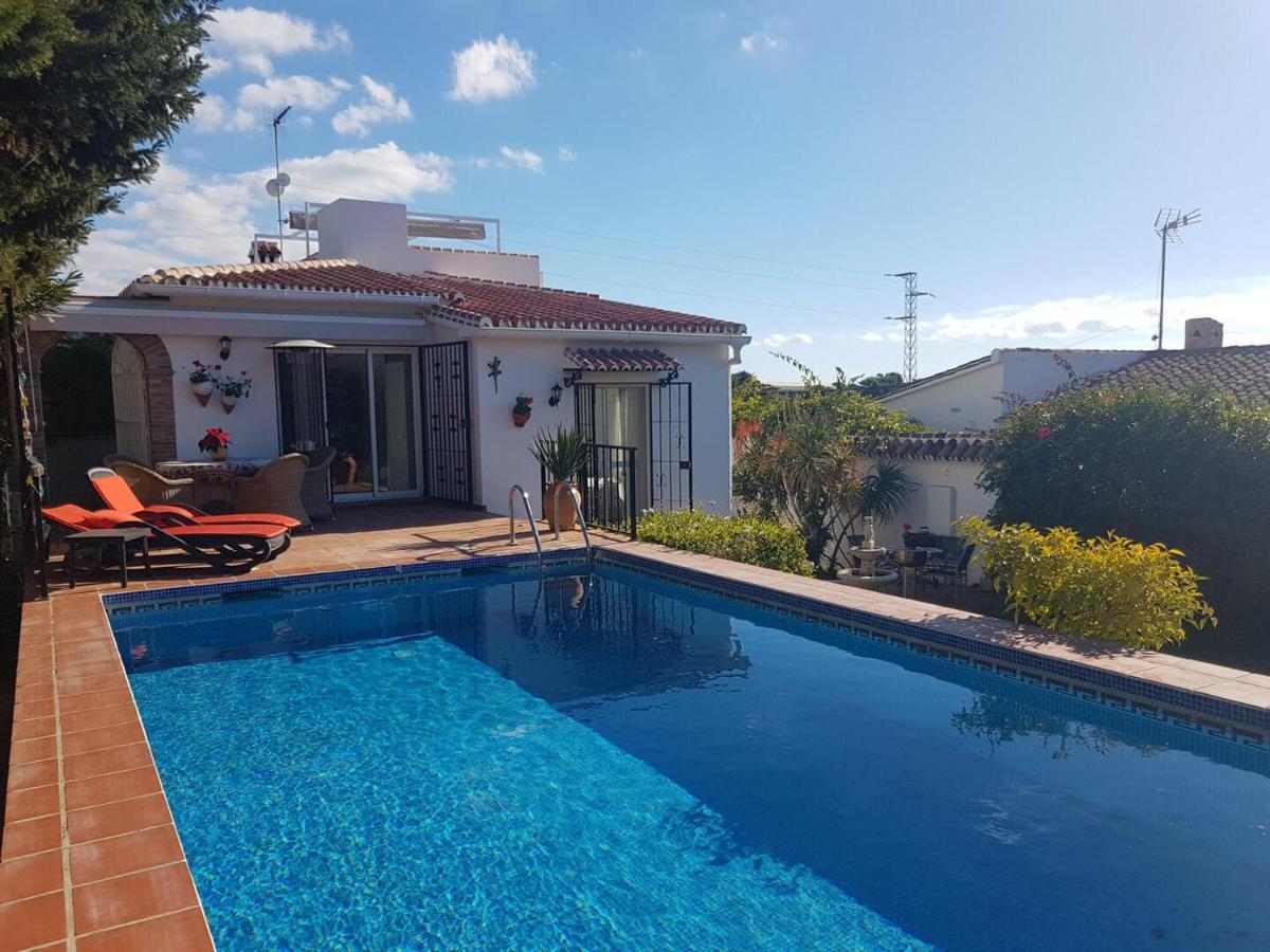 Bonita Villa En Nerja Casa Palomas Exterior photo