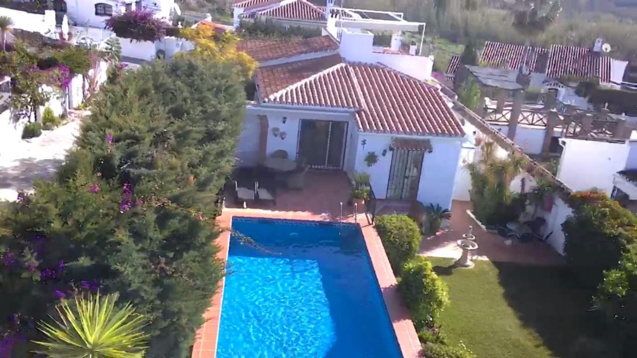 Bonita Villa En Nerja Casa Palomas Exterior photo